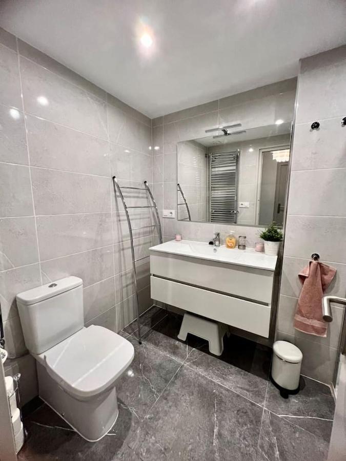 Amplio Apartamento Tranquilo Cerca De La Playa โรเซส ภายนอก รูปภาพ