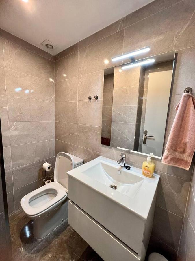 Amplio Apartamento Tranquilo Cerca De La Playa โรเซส ภายนอก รูปภาพ